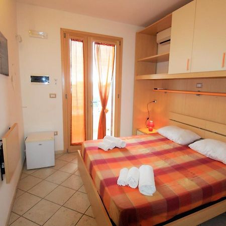 B&B Scoglio Di Pirro Climatizzato A 150 M Dalle Spiagge Salentine Torre San Giovanni Ugento Exteriör bild