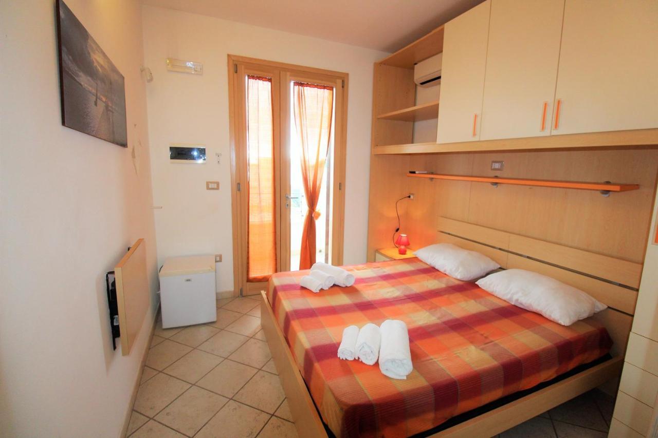 B&B Scoglio Di Pirro Climatizzato A 150 M Dalle Spiagge Salentine Torre San Giovanni Ugento Exteriör bild