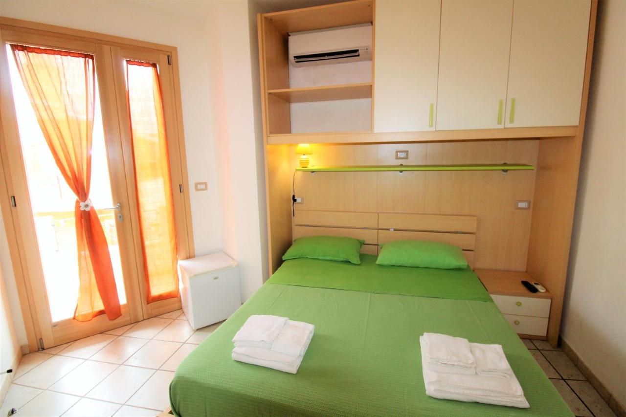 B&B Scoglio Di Pirro Climatizzato A 150 M Dalle Spiagge Salentine Torre San Giovanni Ugento Exteriör bild