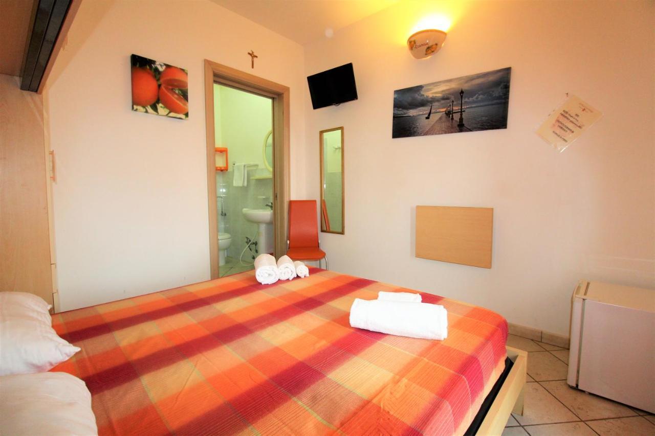 B&B Scoglio Di Pirro Climatizzato A 150 M Dalle Spiagge Salentine Torre San Giovanni Ugento Exteriör bild