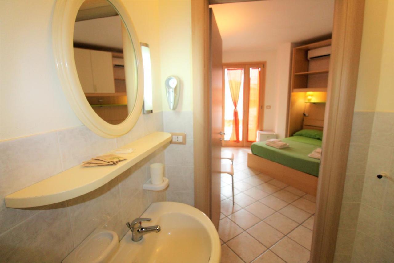 B&B Scoglio Di Pirro Climatizzato A 150 M Dalle Spiagge Salentine Torre San Giovanni Ugento Exteriör bild